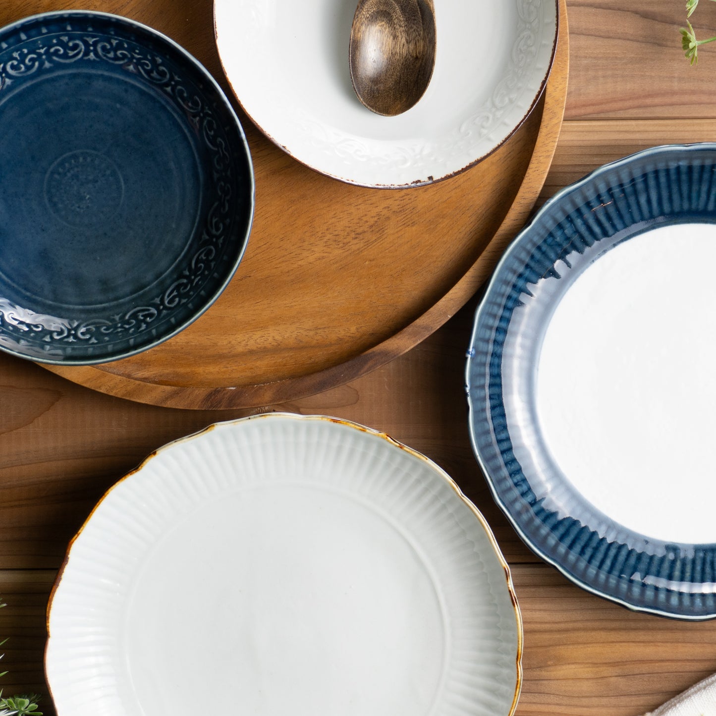 【清水焼】食器セット "陽刻" 白磁/瑠璃地 タナカ製陶 KOTOPOTTER