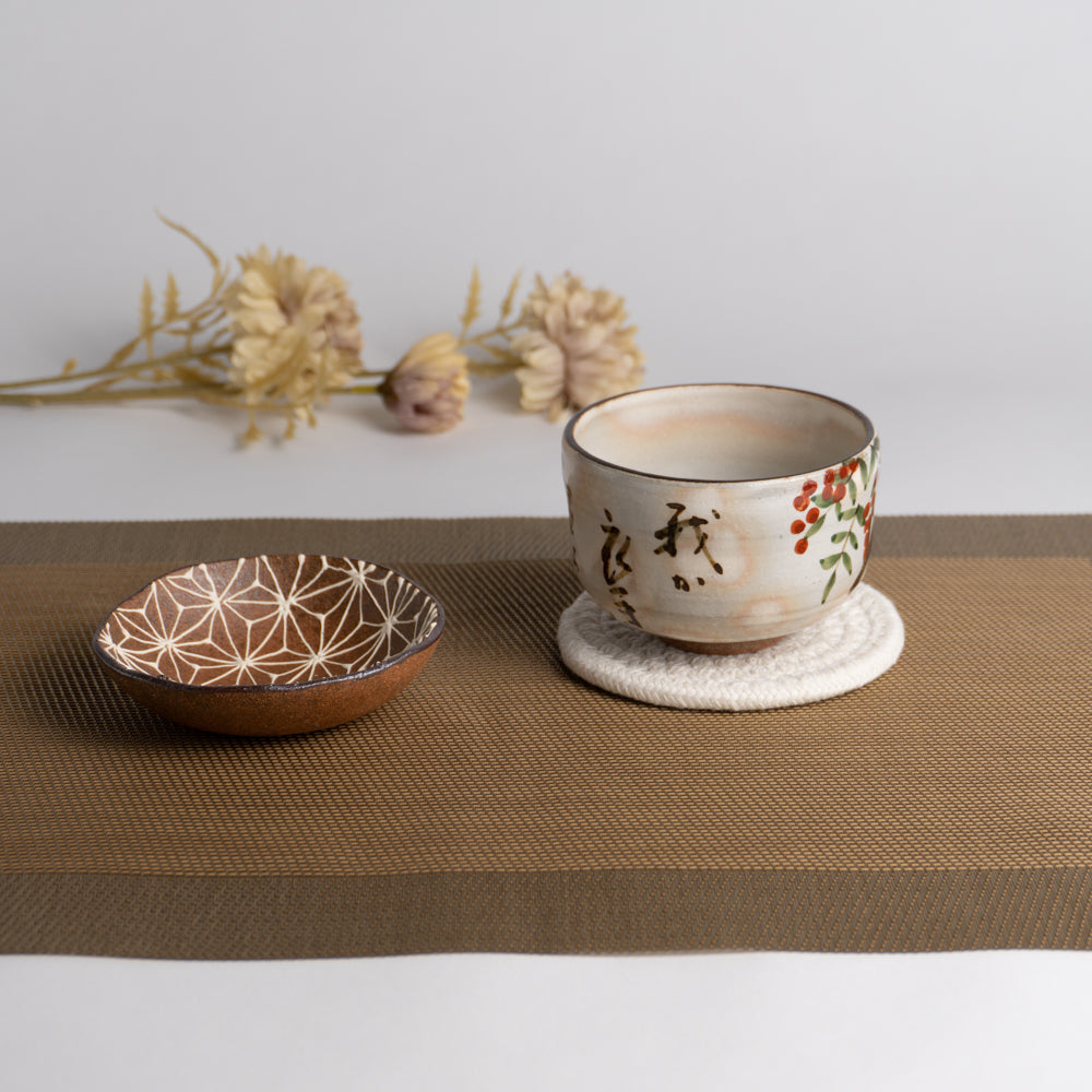 一服碗 和歌南天 俊山窯 - Handcrafted Japanese pottery from Kyoto - Kyo ware / Kiyomizu ware.