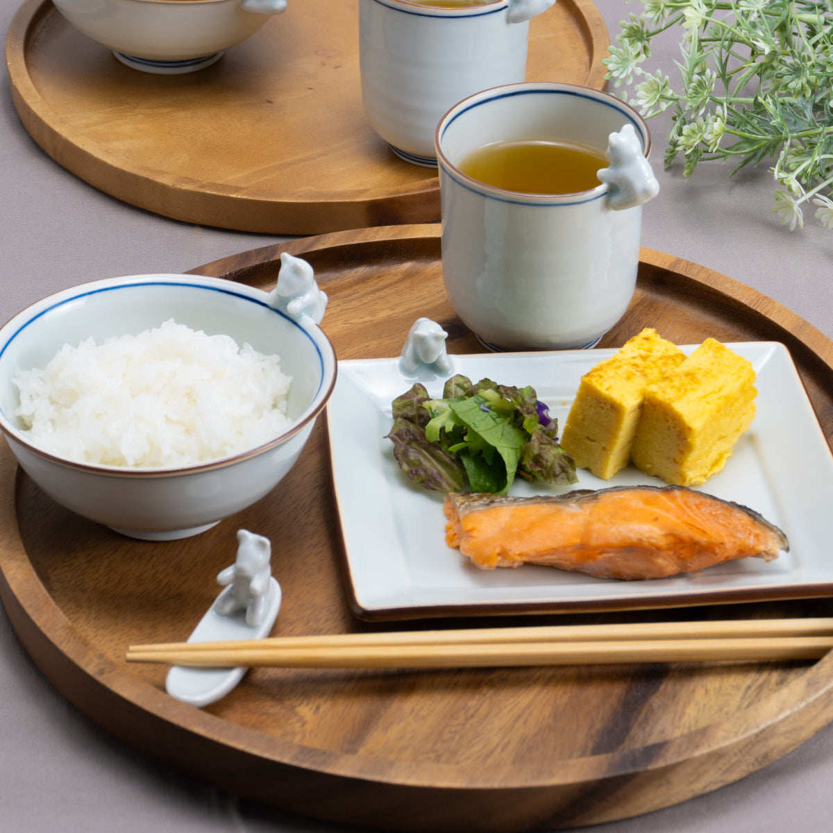 箸置き ヒマなクマ 秀峰堂 - Handcrafted Japanese pottery from Kyoto - Kyo ware / Kiyomizu ware.