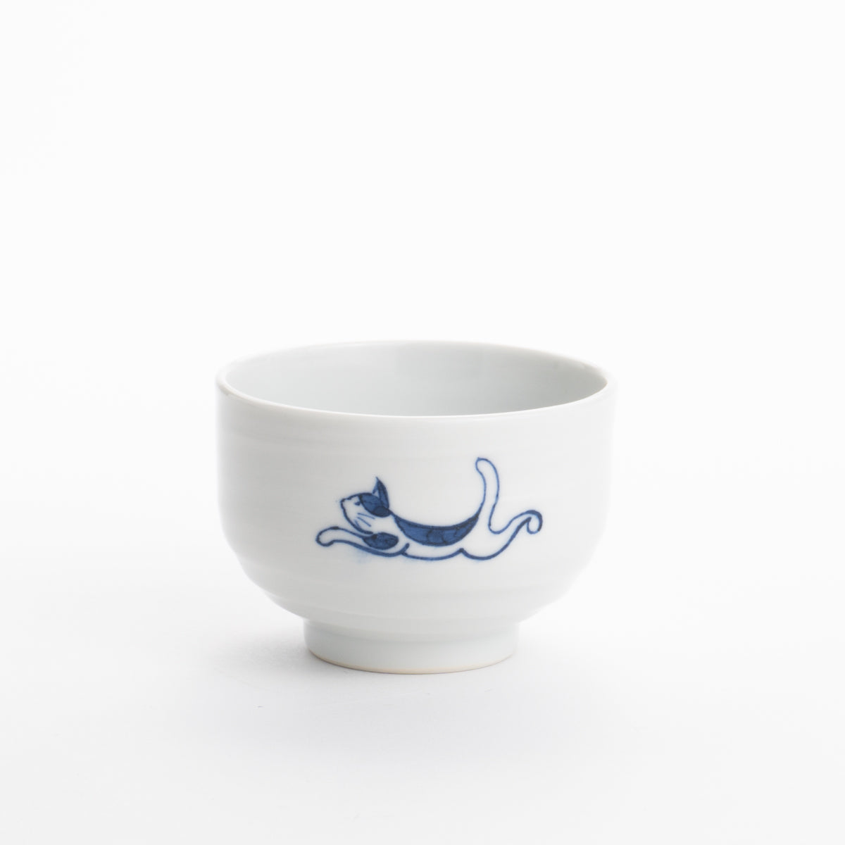 ぐい呑 染付小紋"猫"A 風龍窯 - Handcrafted Japanese pottery from Kyoto - Kyo ware / Kiyomizu ware.