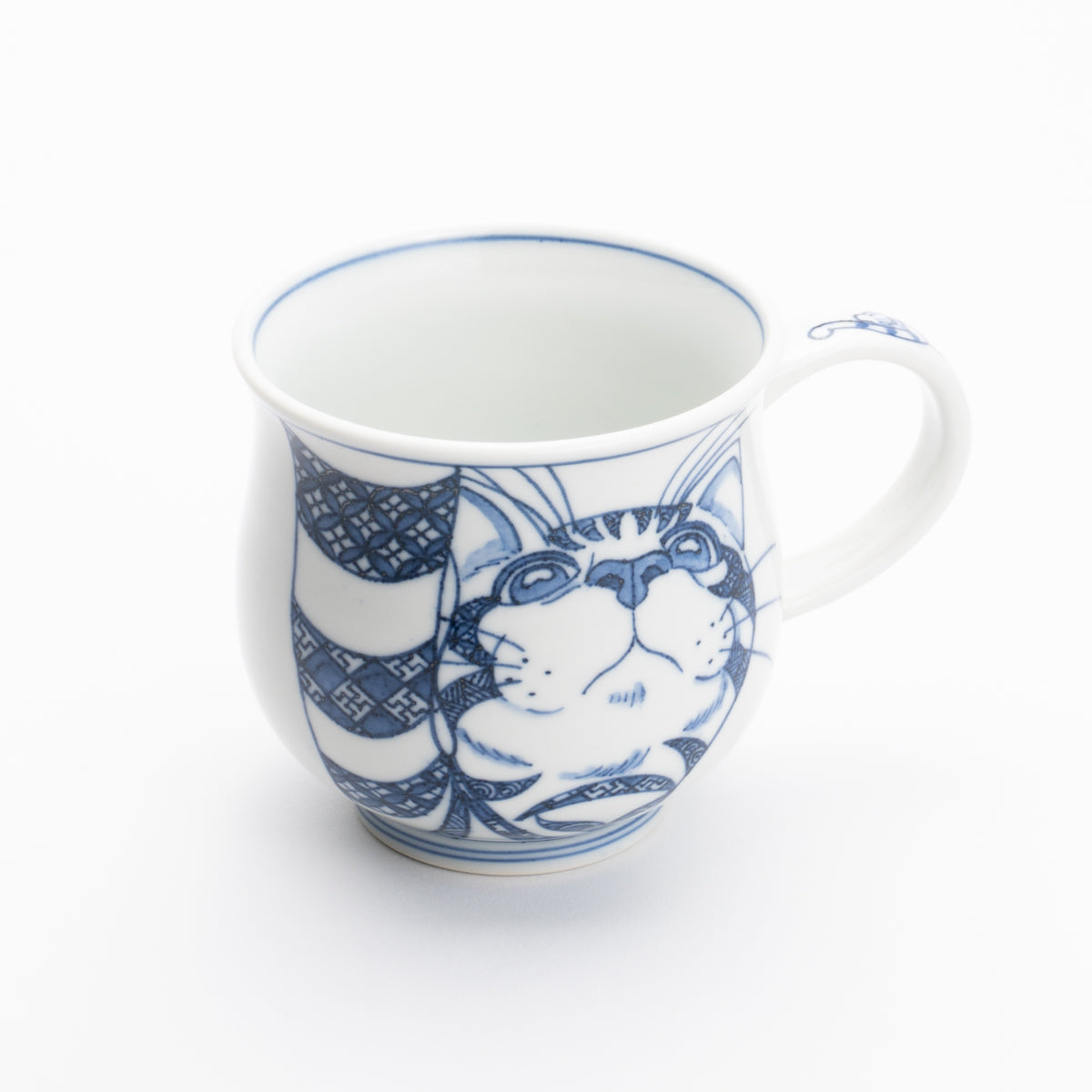 マグカップ 染付小紋"猫" 風龍窯 - Handcrafted Japanese pottery from Kyoto - Kyo ware / Kiyomizu ware.