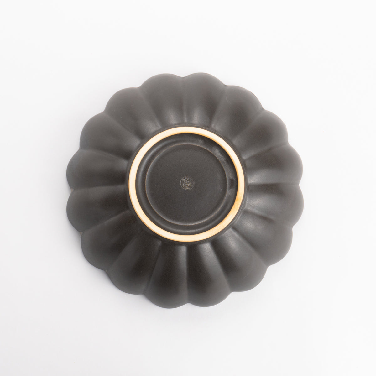 菊輪花鉢 黒金彩 平安楽堂 - Handcrafted Japanese pottery from Kyoto - Kyo ware / Kiyomizu ware.