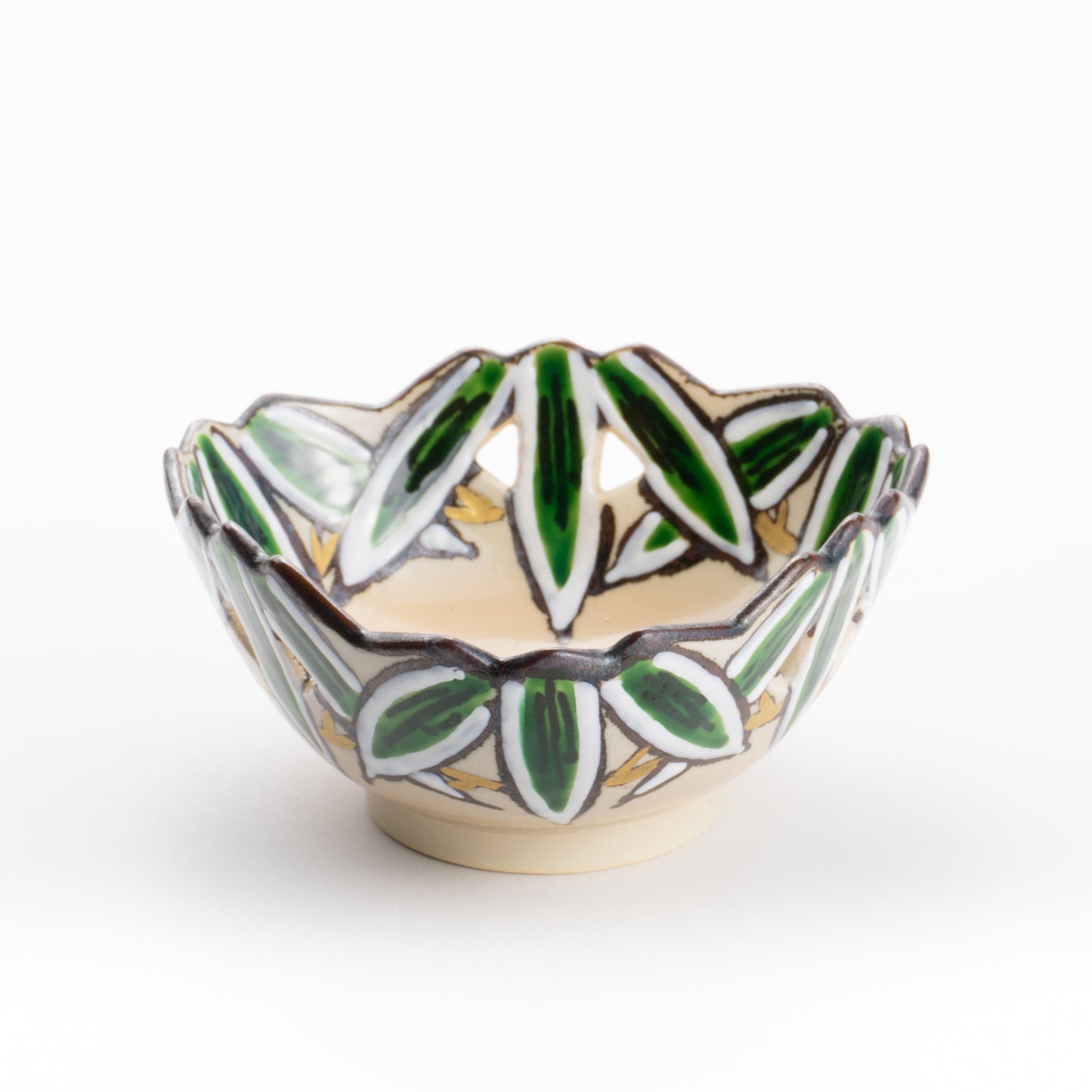 透かし小鉢 熊笹 花光山窯 - Handcrafted Japanese pottery from Kyoto - Kyo ware / Kiyomizu ware.