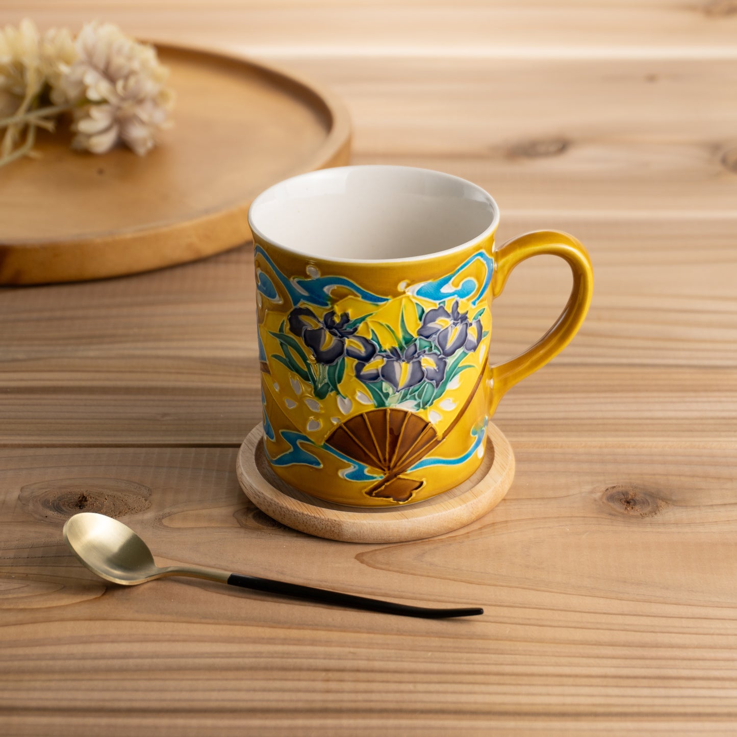 マグカップ 四季草花扇面イエロー 一如 - Handcrafted Japanese pottery from Kyoto - Kyo ware / Kiyomizu ware.