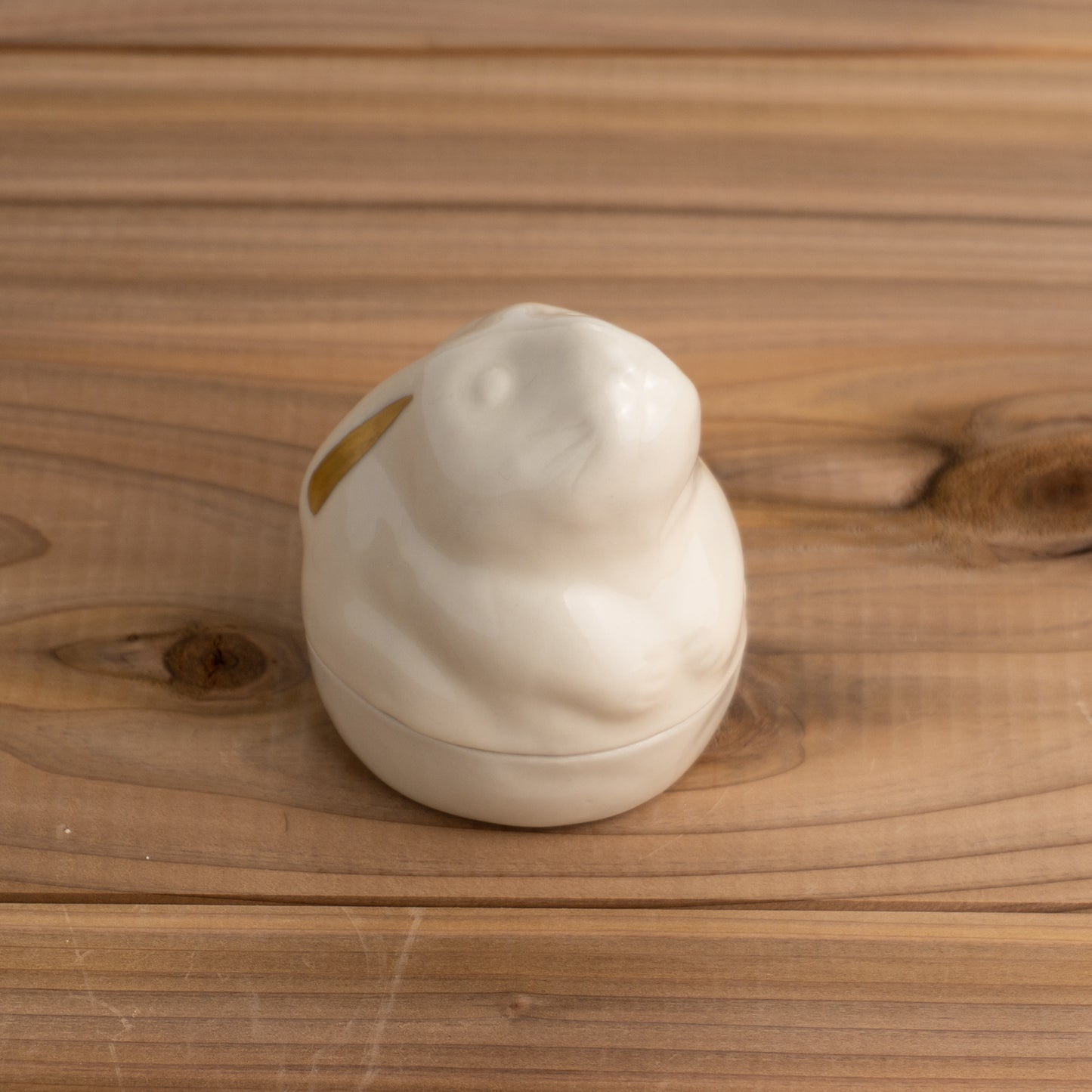 蓋物 高麗地金彩 干支卯 泰平窯 - Handcrafted Japanese pottery from Kyoto - Kyo ware / Kiyomizu ware.