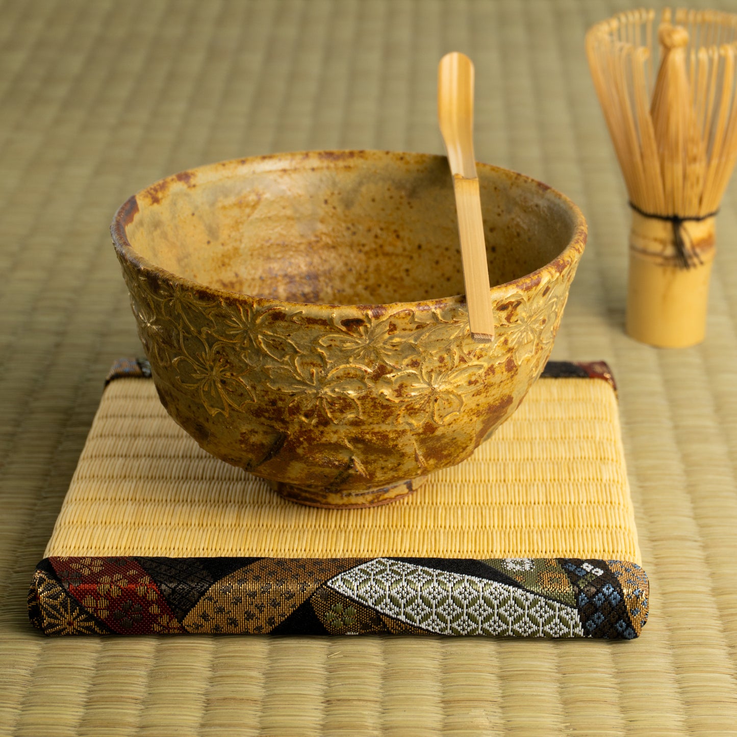 抹茶碗 イラボ金彩"桜図" 俊山窯 KOTOPOTTER