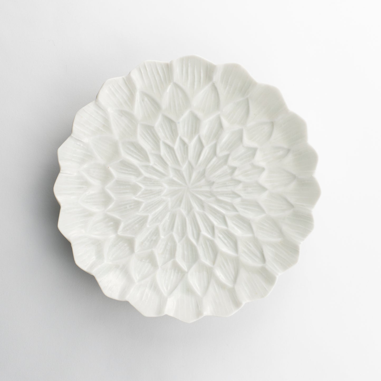 六寸皿 ダリア 灰青釉 前田麻美 - Handcrafted Japanese pottery from Kyoto - Kyo ware / Kiyomizu ware.