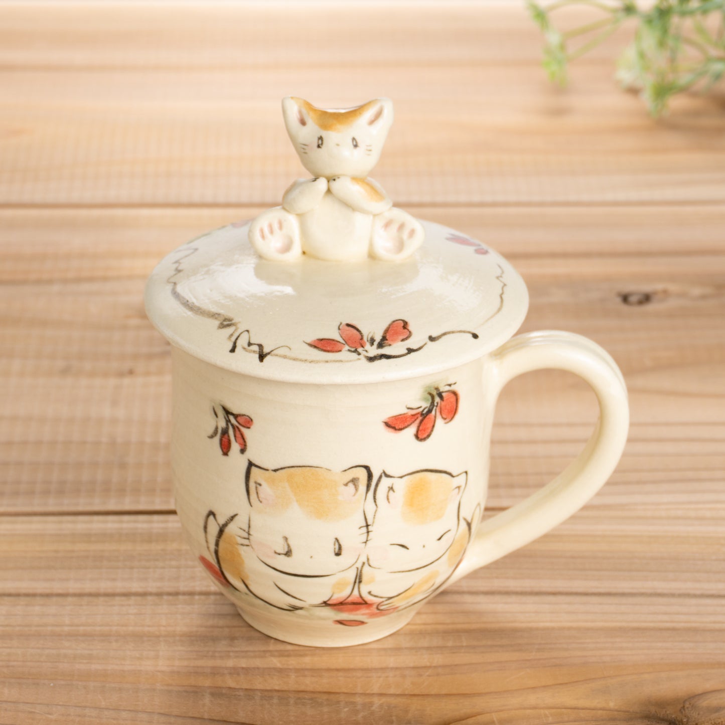 蓋付マグカップ 仲良し猫O 工房咲楽 - Handcrafted Japanese pottery from Kyoto - Kyo ware / Kiyomizu ware.