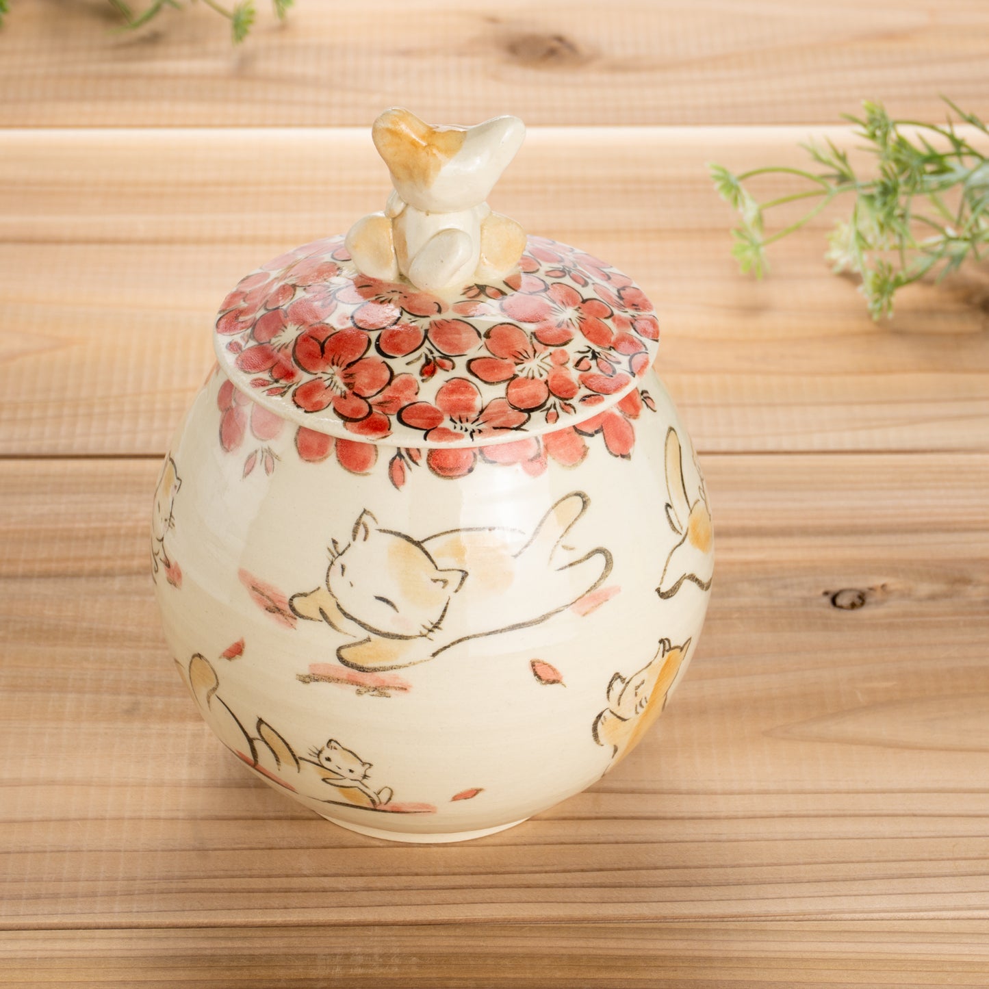 飾り壺 仲良し猫 工房咲楽 - Handcrafted Japanese pottery from Kyoto - Kyo ware / Kiyomizu ware.