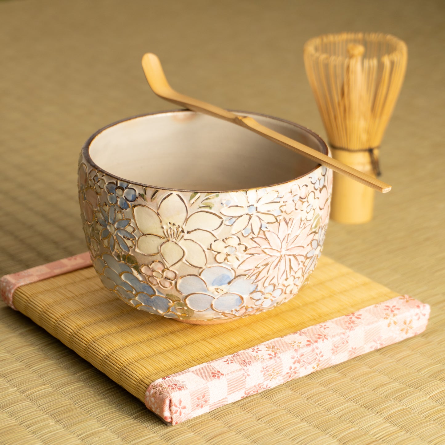 抹茶碗 色絵金彩 花詰 俊山窯 KOTOPOTTER