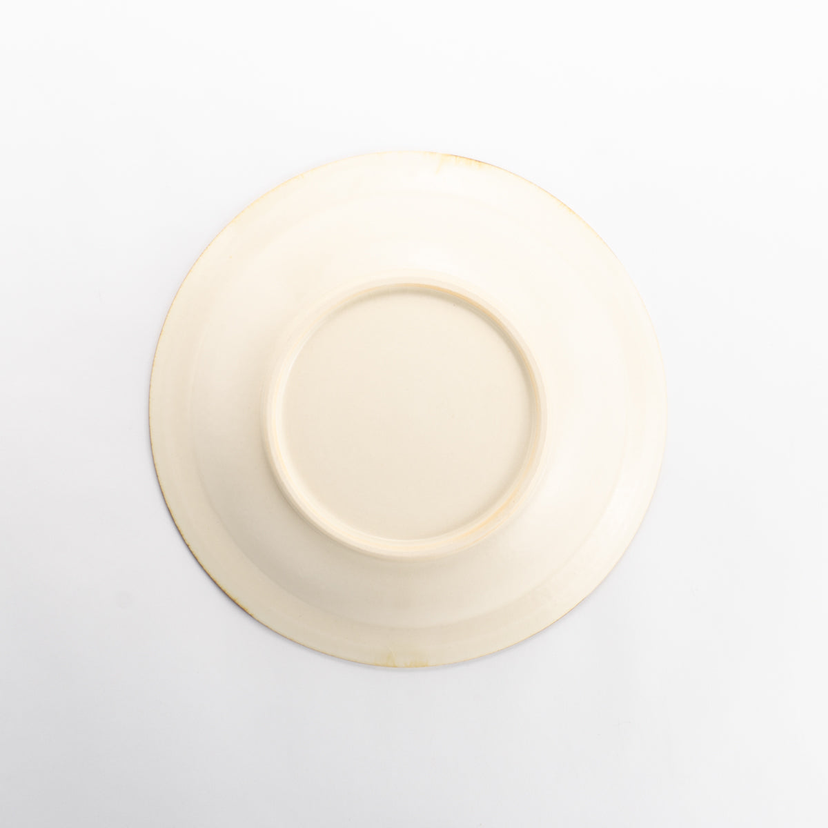 リムプレート 安南手トリ 白 的場美幸 - Handcrafted Japanese pottery from Kyoto - Kyo ware / Kiyomizu ware.