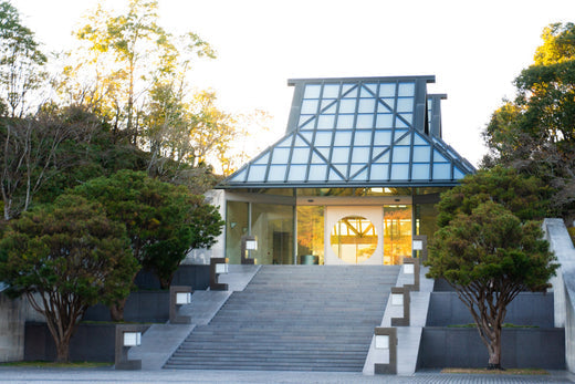 専門家と考える乾山　１/４　～MIHO MUSEUM・畑中さんに聞く！乾山とは？～　-Stories and insights about Japanese pottery, artists, and Kyoto craftsmanship.