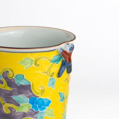 マグカップ　黄交趾一閑人唐草レッド　秀峰堂 - Handcrafted Japanese pottery from Kyoto - Kyo ware / Kiyomizu ware.