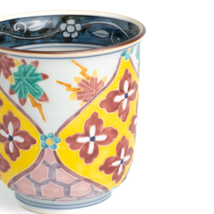 湯呑　交趾有職紋 草花レッド　秀峰堂 - Handcrafted Japanese pottery from Kyoto - Kyo ware / Kiyomizu ware.