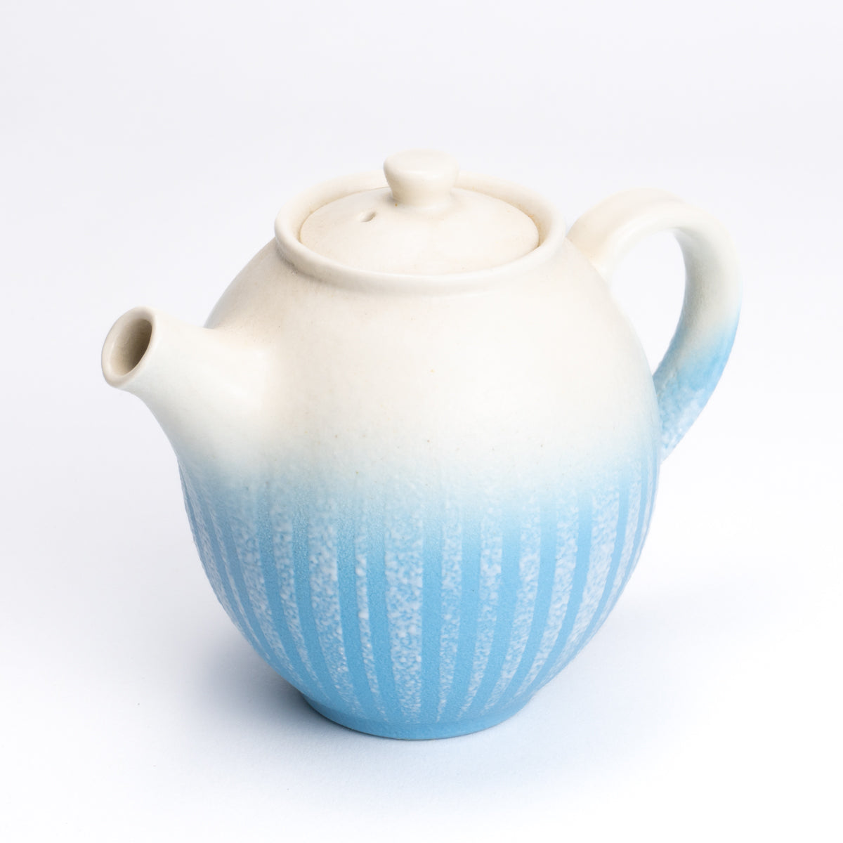 ティーポット　釉泥彩 空色　竹村陽太郎 - Handcrafted Japanese pottery from Kyoto - Kyo ware / Kiyomizu ware.