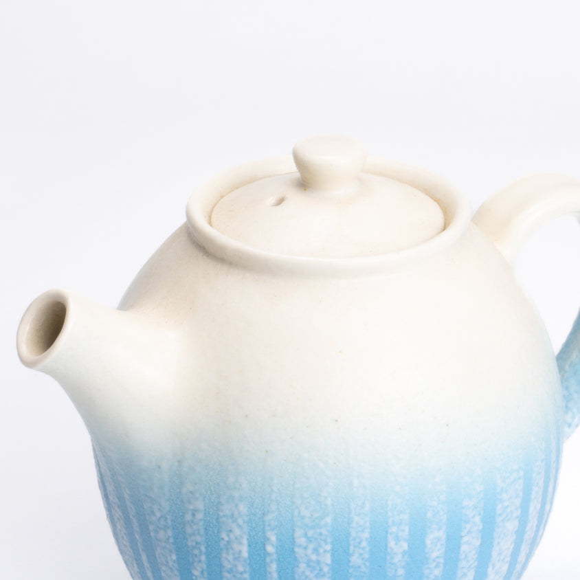 ティーポット　釉泥彩 空色　竹村陽太郎 - Handcrafted Japanese pottery from Kyoto - Kyo ware / Kiyomizu ware.