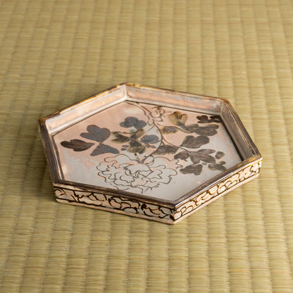 【清水焼】六角皿　乾山写「銹絵 光琳牡丹」　俊山窯 KOTOPOTTER