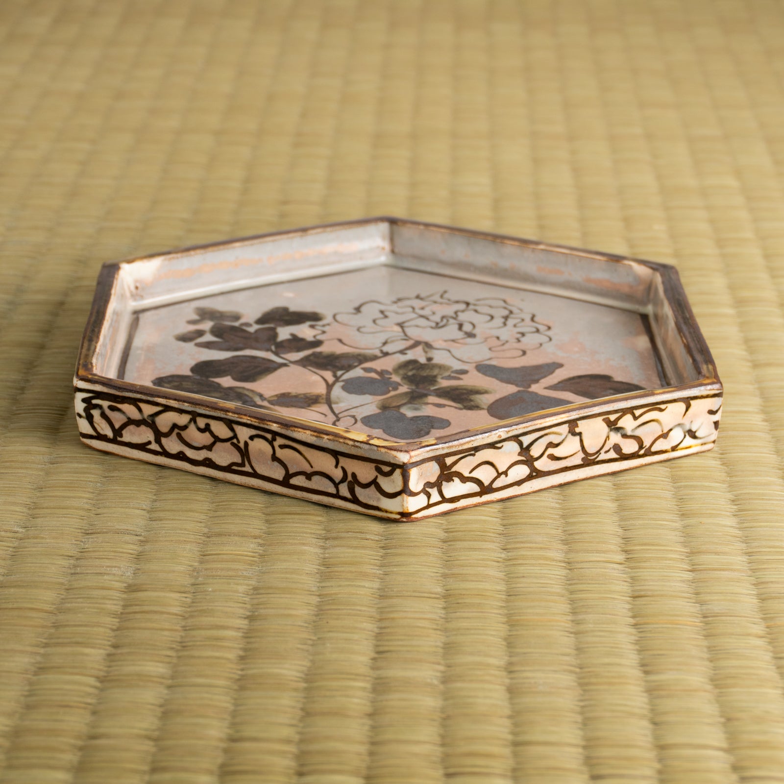 【清水焼】六角皿　乾山写「銹絵 光琳牡丹」　俊山窯 KOTOPOTTER