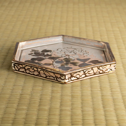 【清水焼】六角皿　乾山写「銹絵 光琳牡丹」　俊山窯 KOTOPOTTER