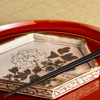 【清水焼】六角皿　乾山写「銹絵 光琳牡丹」　俊山窯 KOTOPOTTER