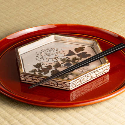 【清水焼】六角皿　乾山写「銹絵 光琳牡丹」　俊山窯 KOTOPOTTER