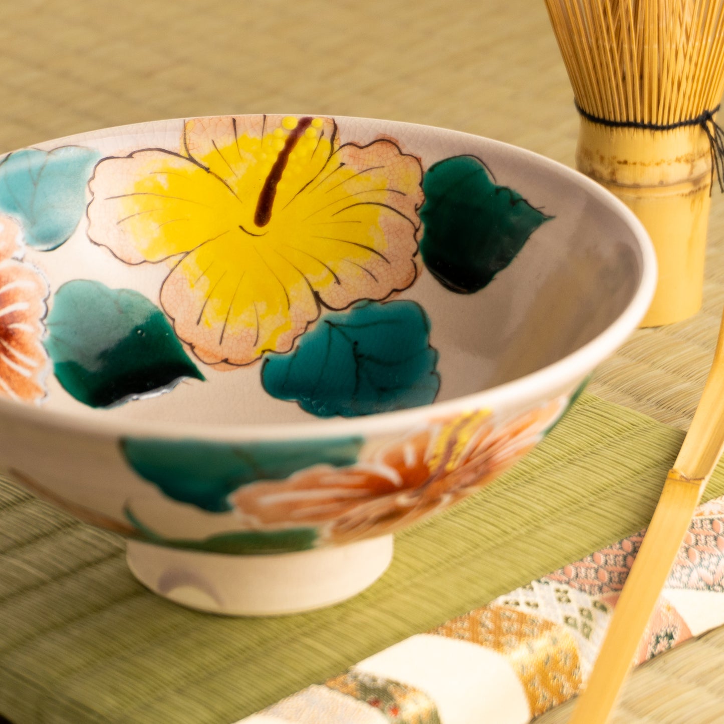 抹茶碗(平)　ハイビスカス　宗絢 KOTOPOTTER