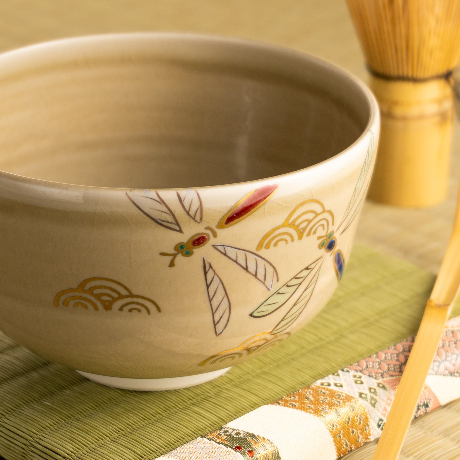 抹茶碗(平)　灰釉 トンボ　宗絢 KOTOPOTTER