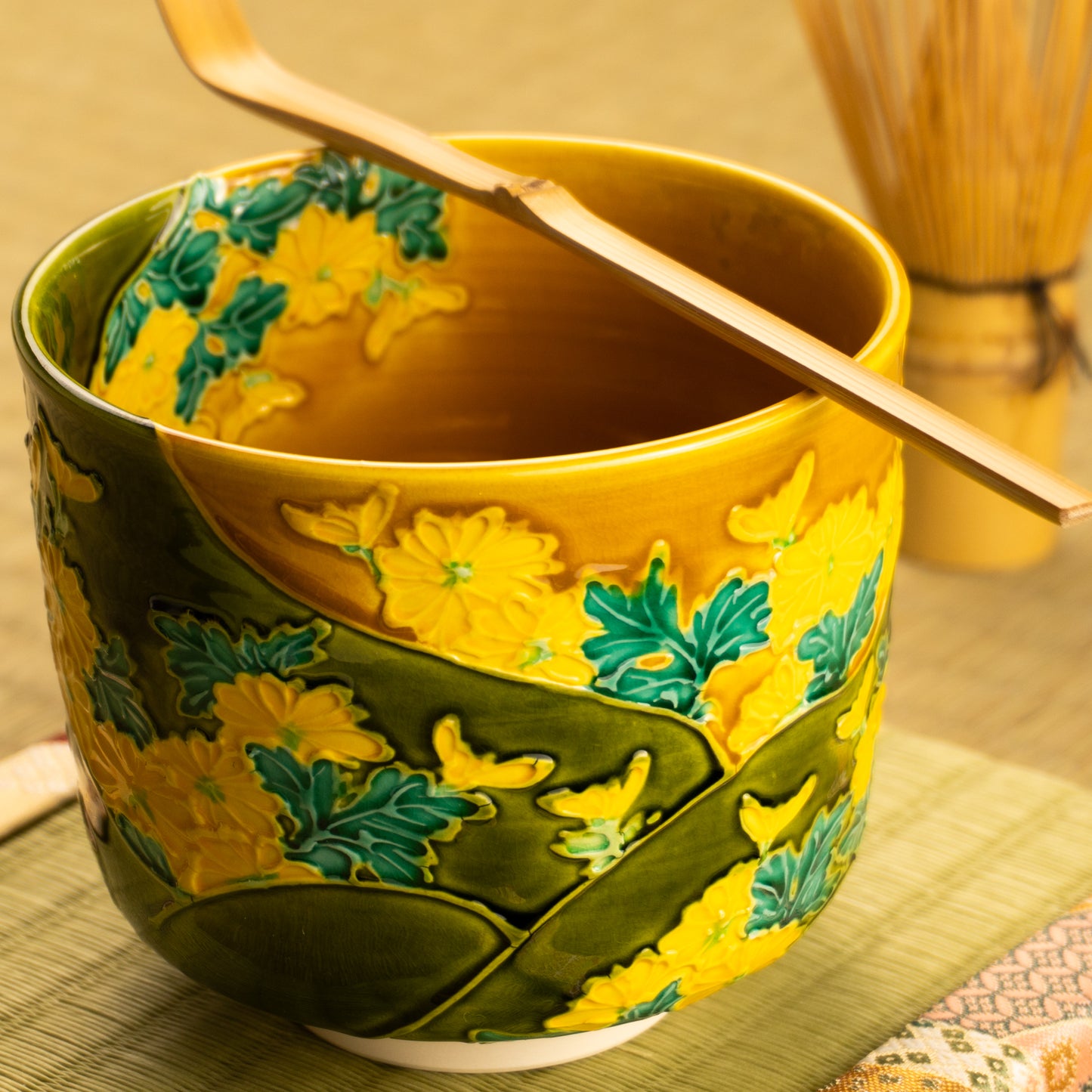 抹茶碗　古代黄交趾 "菊"　山本一如 KOTOPOTTER