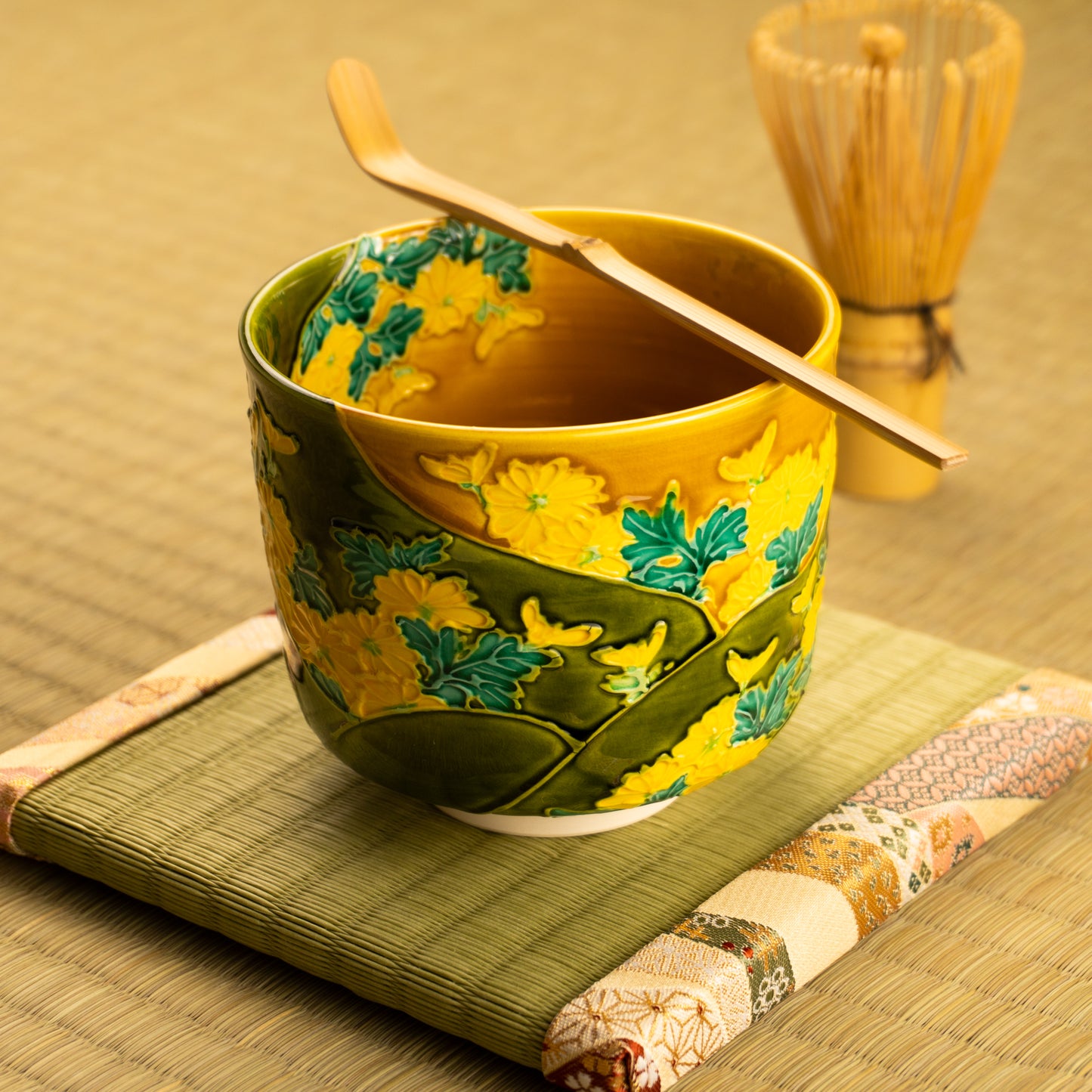 抹茶碗　古代黄交趾 "菊"　山本一如 KOTOPOTTER