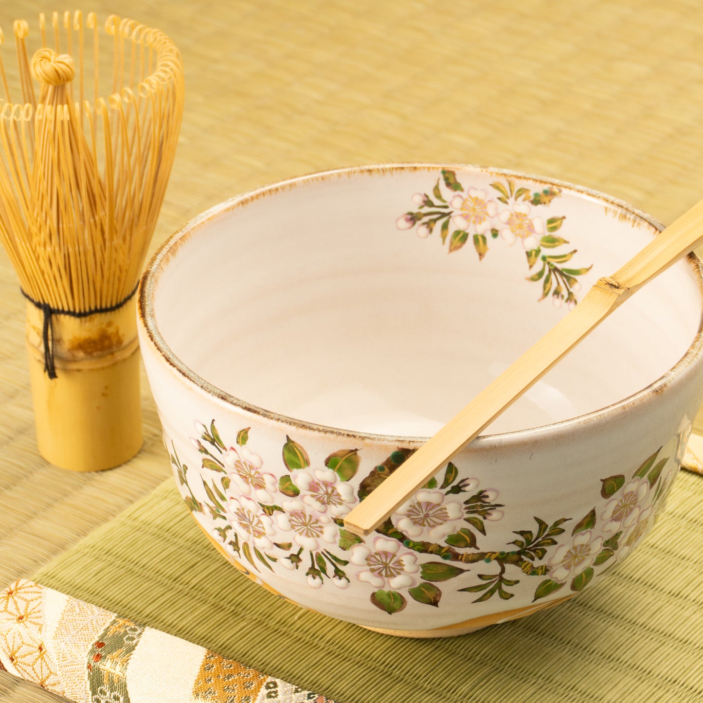 抹茶碗　灰釉 桜流水　良二 KOTOPOTTER