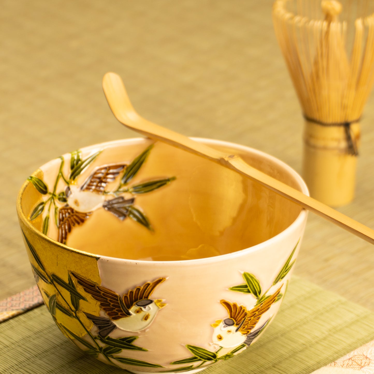 抹茶碗　福良雀に金彩月　一如 KOTOPOTTER