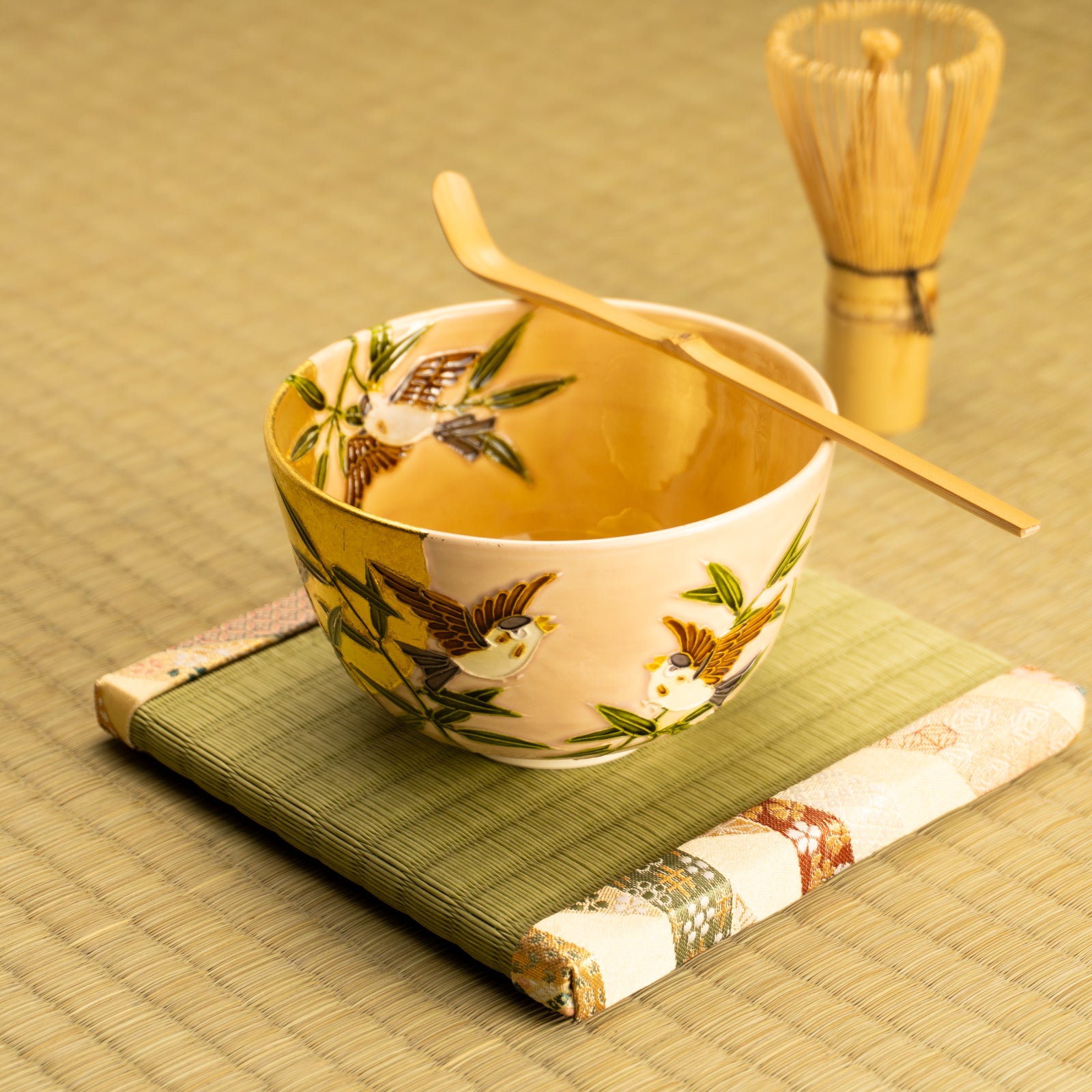 抹茶碗　福良雀に金彩月　一如 KOTOPOTTER