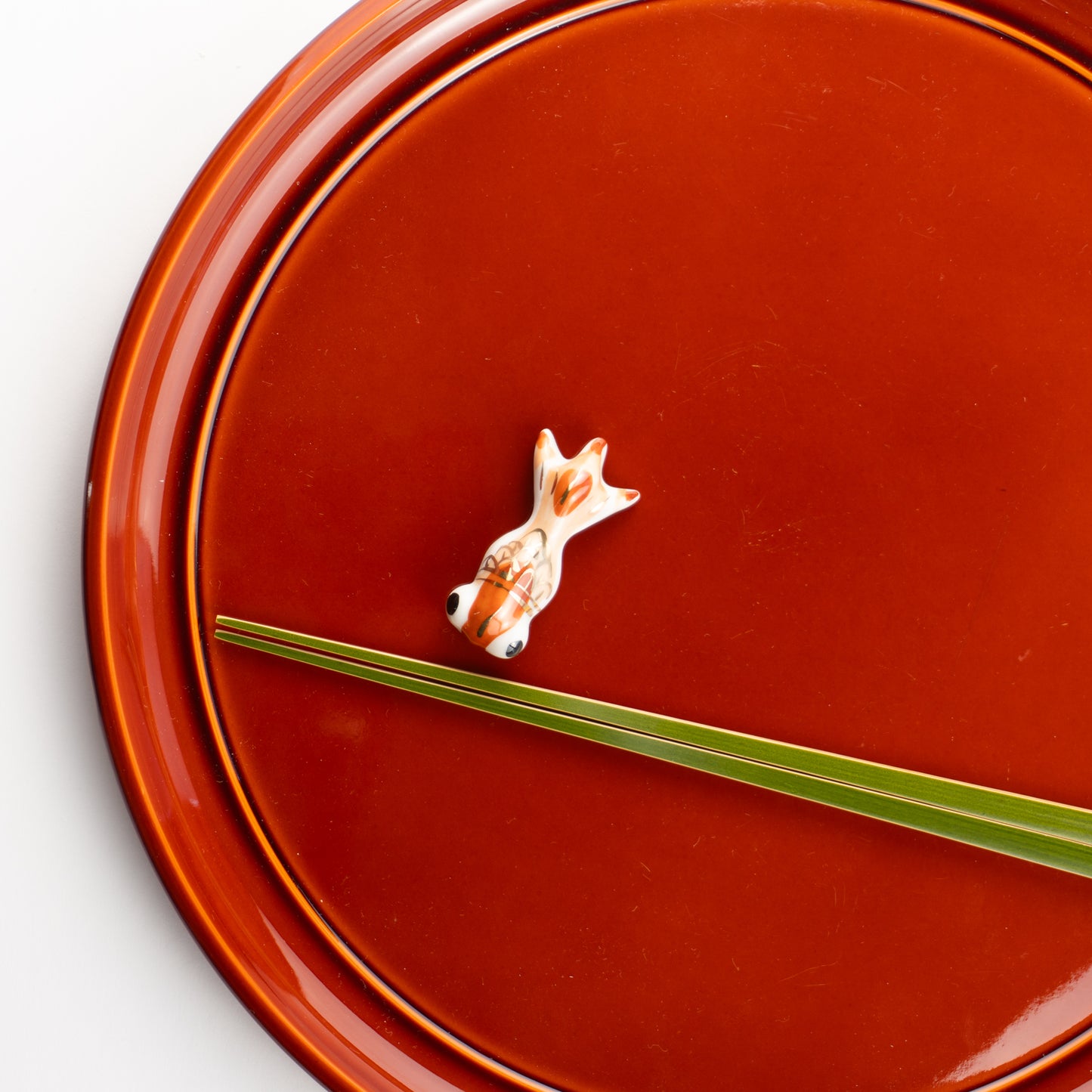 【清水焼】箸置き　金彩 出目金　赤/黒 KOTOPOTTER