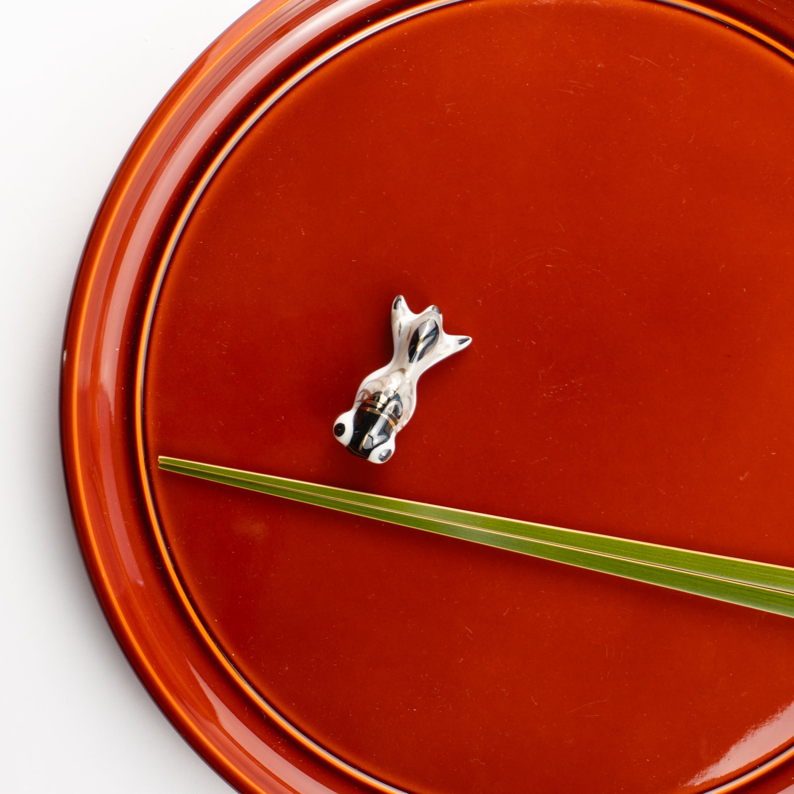 【清水焼】箸置き　金彩 出目金　赤/黒 KOTOPOTTER