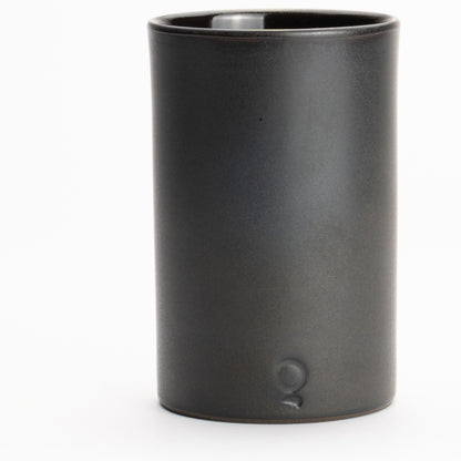 湯呑　黒釉　QUTOTEN KOTOPOTTER