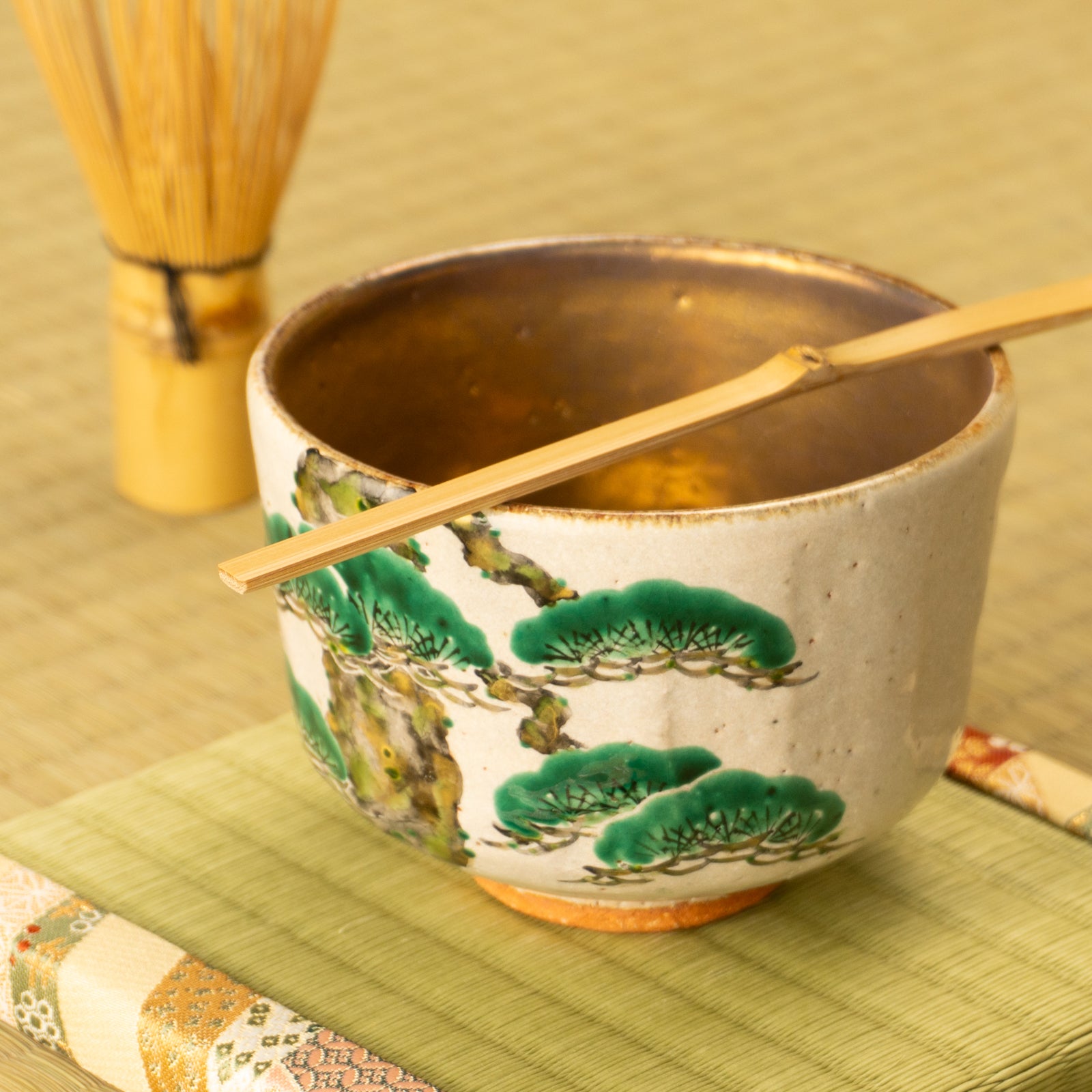 抹茶碗　灰釉内金"老松"　良二 KOTOPOTTER