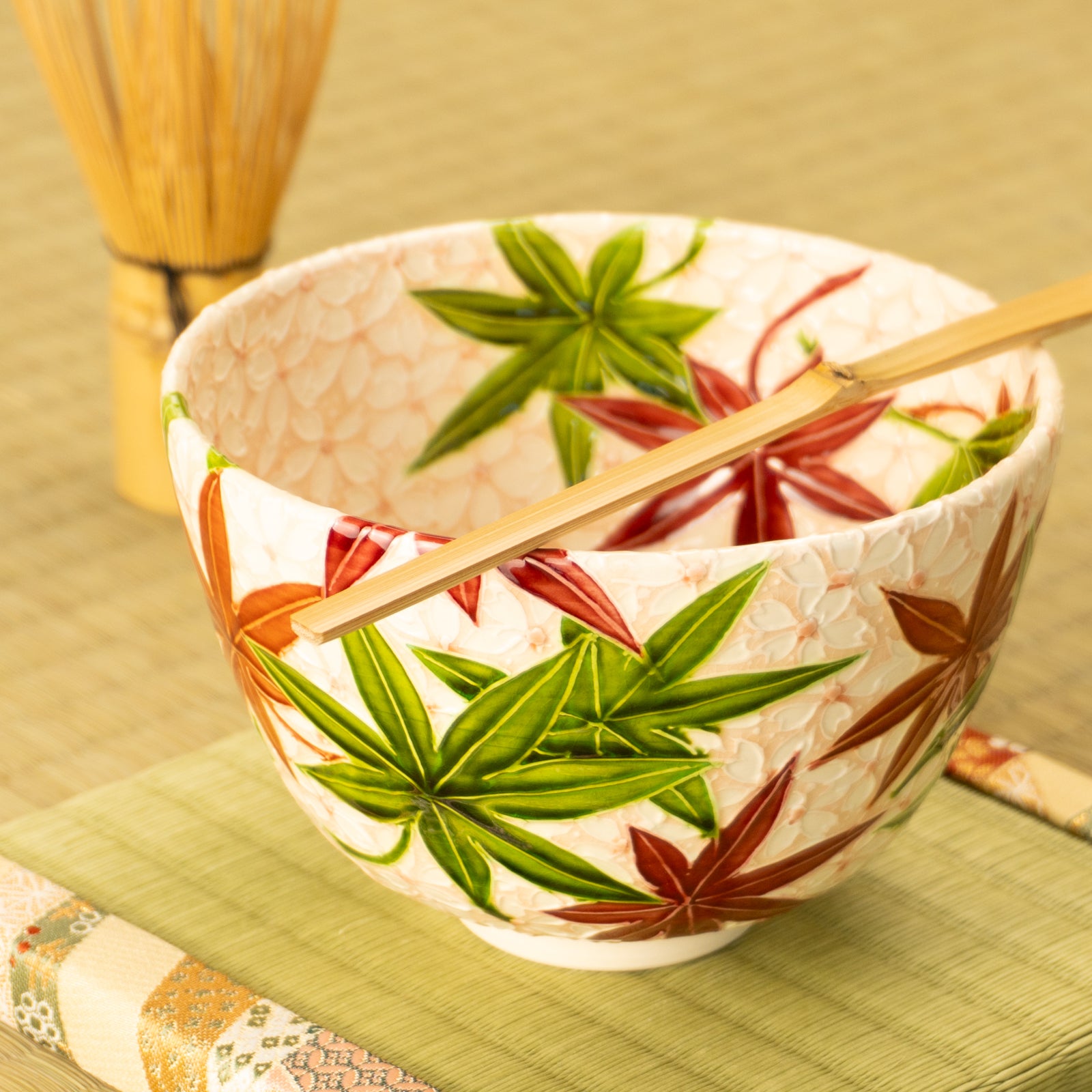 抹茶碗　淡桃交趾 雲錦詰　一如 KOTOPOTTER