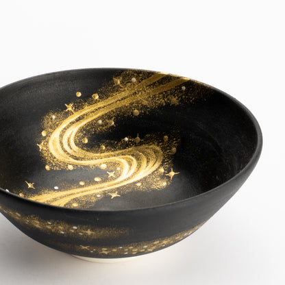 抹茶碗(平)　黒糖金銀彩"銀河"　善昇 KOTOPOTTER