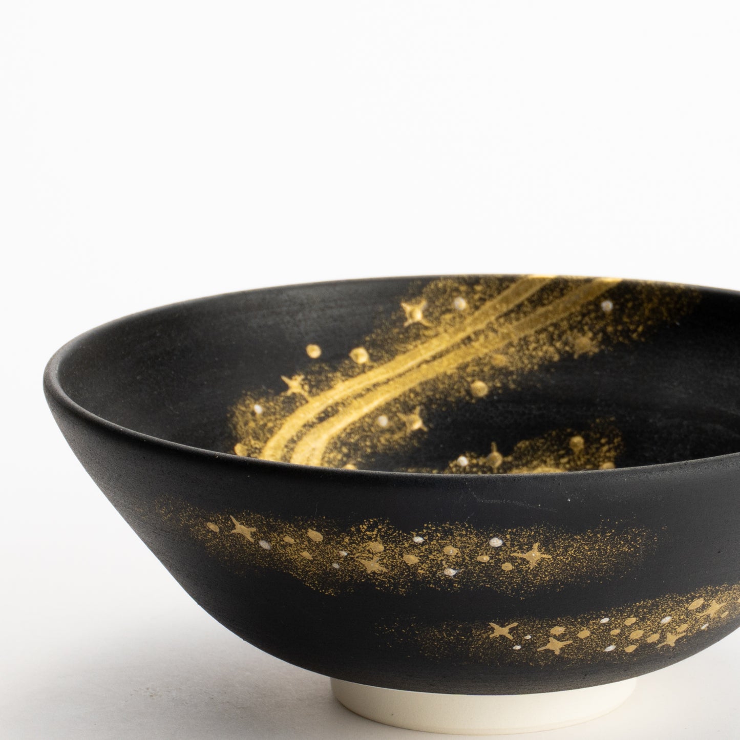 抹茶碗(平)　黒糖金銀彩"銀河"　善昇 KOTOPOTTER