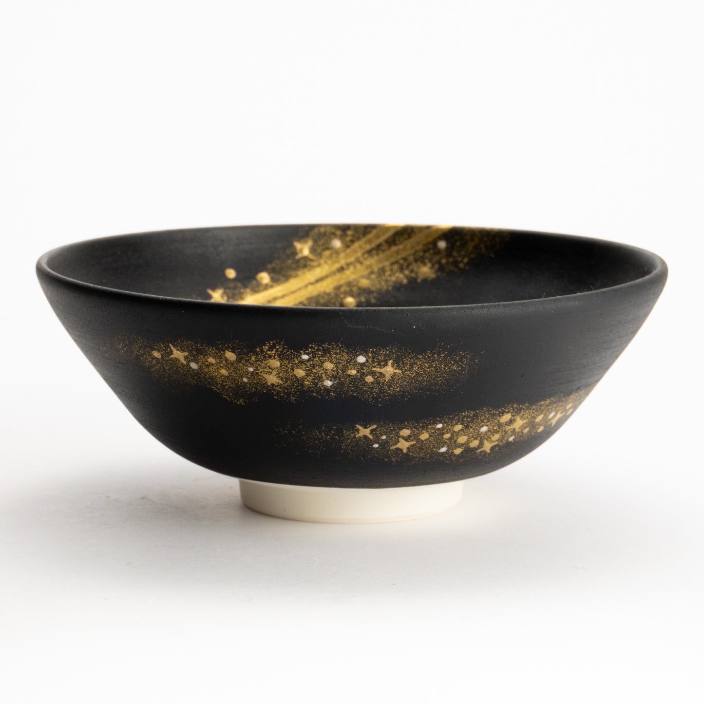 抹茶碗(平)　黒糖金銀彩"銀河"　善昇 KOTOPOTTER