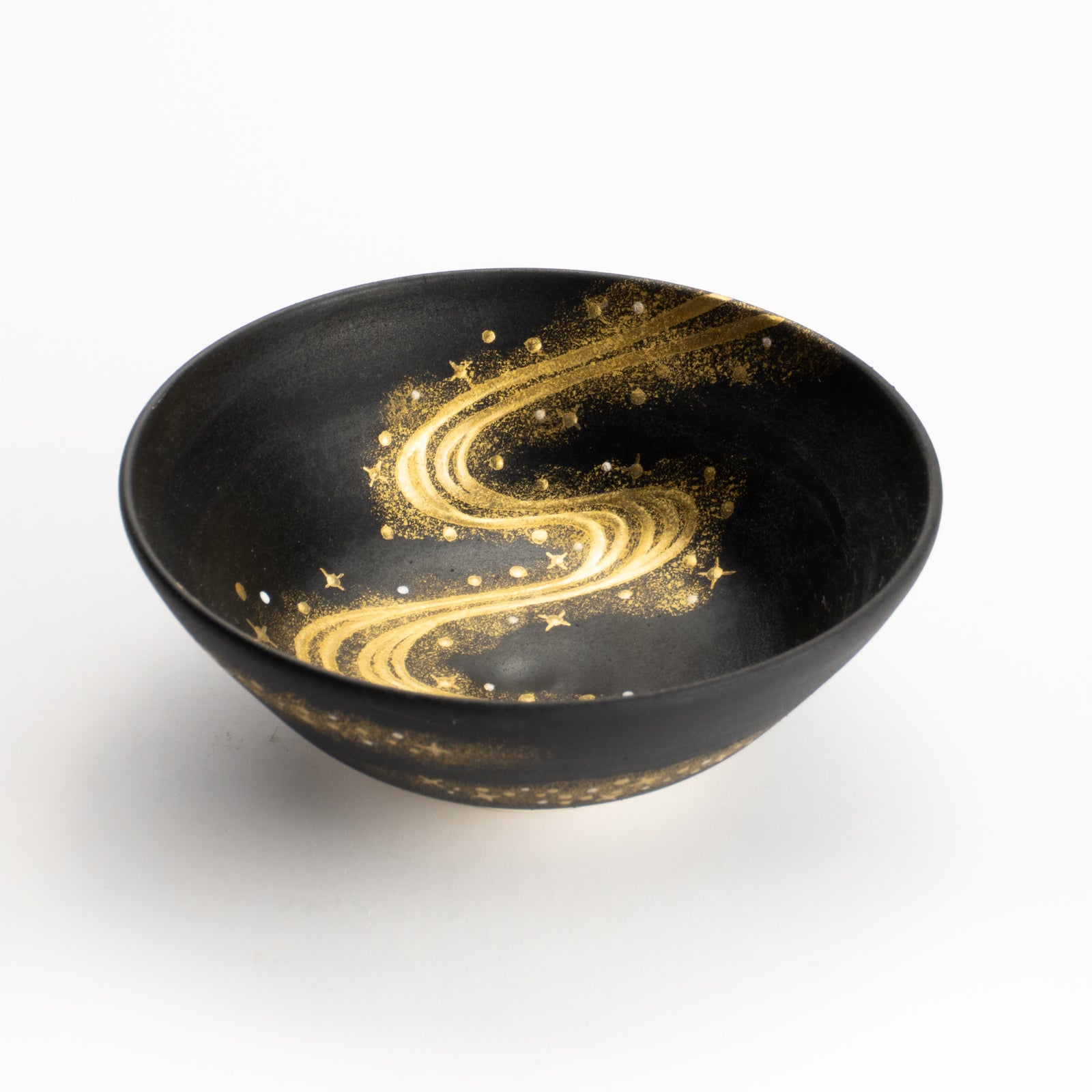 抹茶碗(平)　黒糖金銀彩"銀河"　善昇 KOTOPOTTER