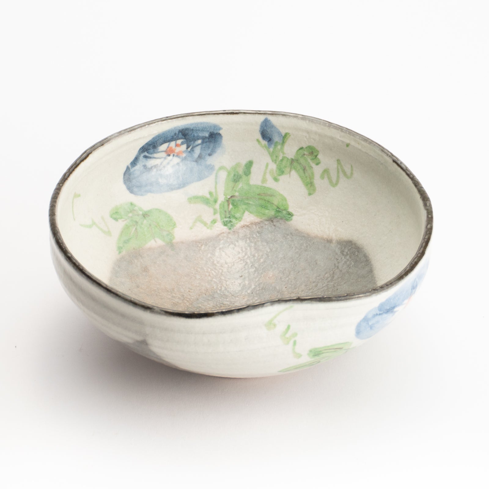 抹茶碗(平)　白化粧"紫陽花"　与し三 KOTOPOTTER