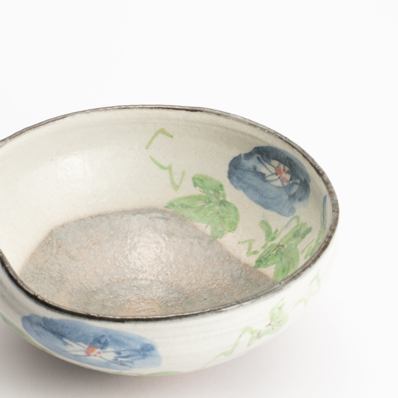 抹茶碗(平)　白化粧"紫陽花"　与し三 KOTOPOTTER