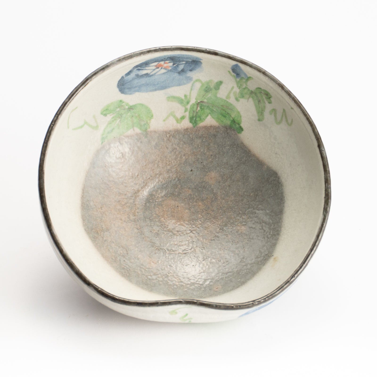 抹茶碗(平)　白化粧"紫陽花"　与し三 KOTOPOTTER