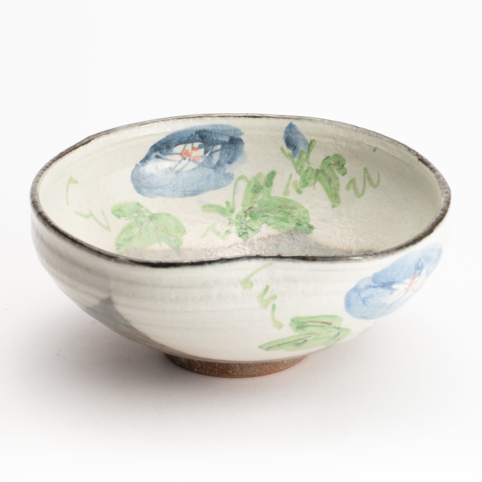 抹茶碗(平)　白化粧"紫陽花"　与し三 KOTOPOTTER