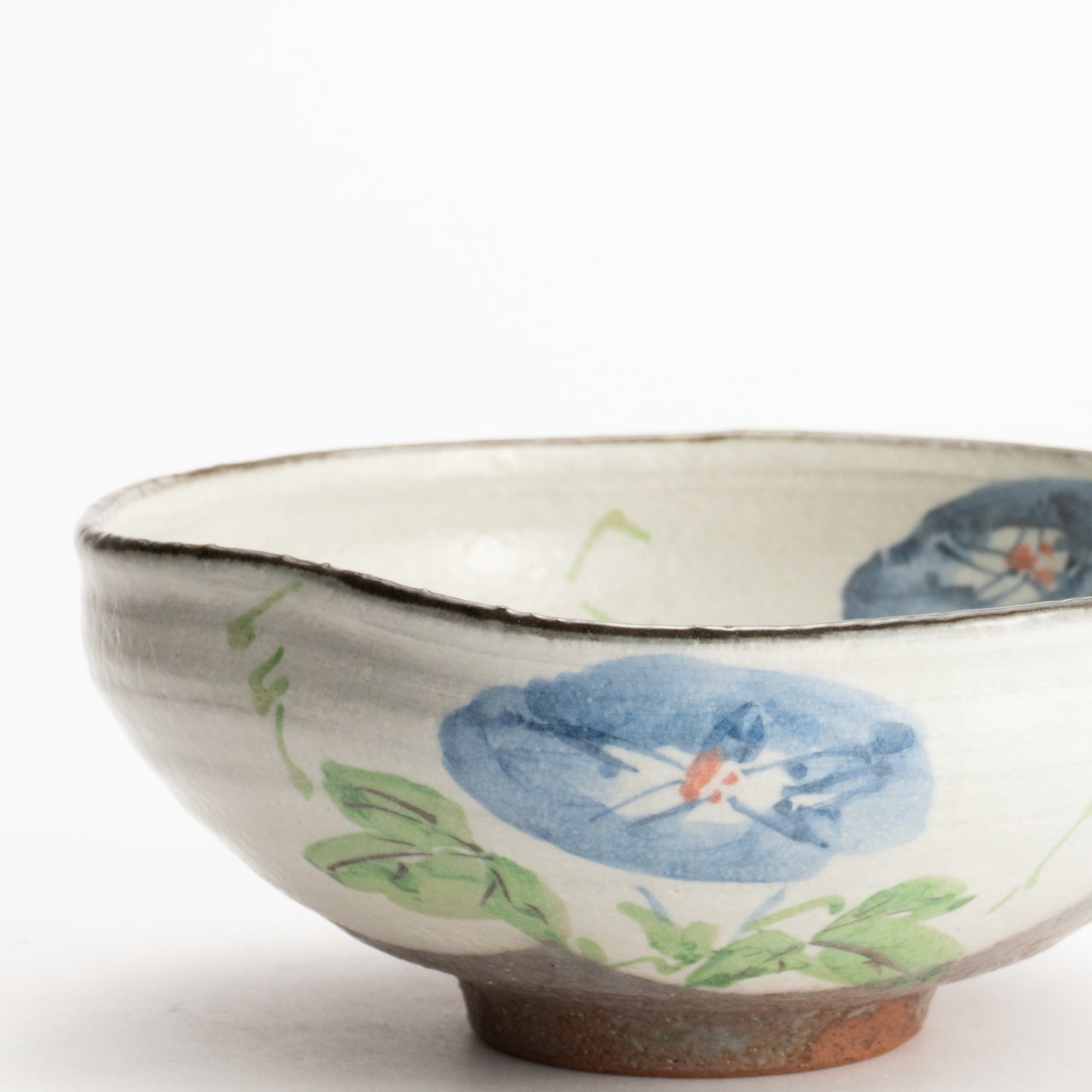 抹茶碗(平)　白化粧"紫陽花"　与し三 KOTOPOTTER