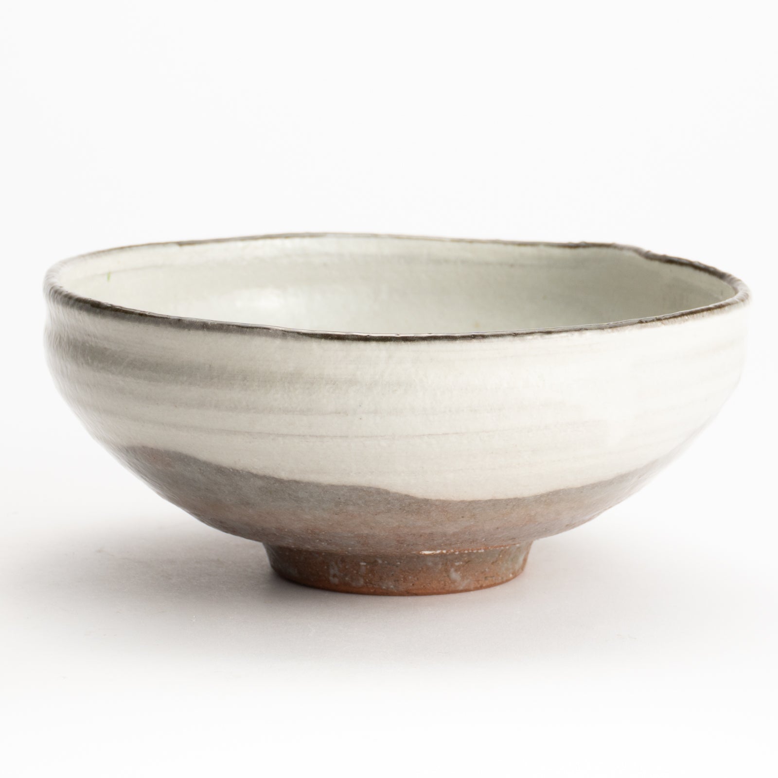 抹茶碗(平)　白化粧"紫陽花"　与し三 KOTOPOTTER