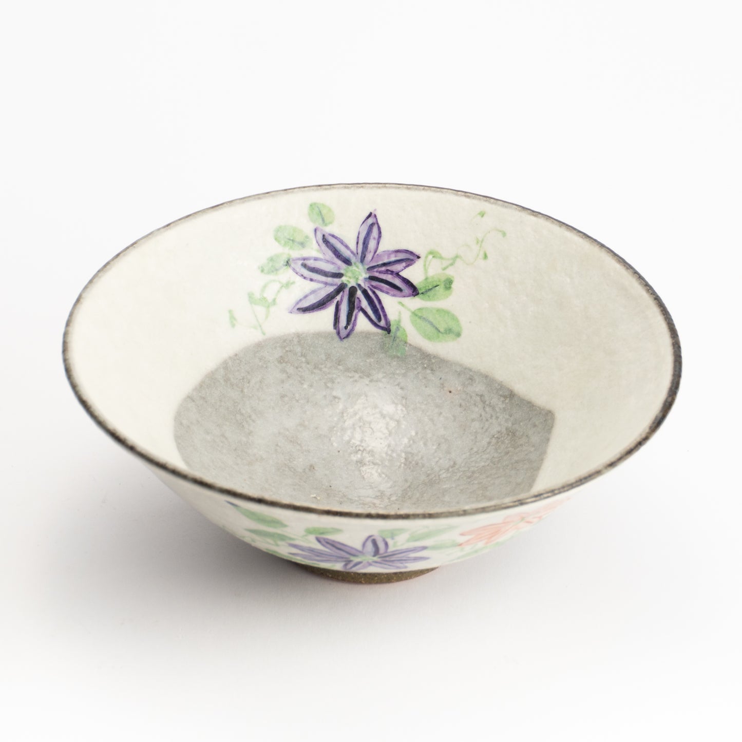 抹茶碗(平)　白化粧"鉄仙"　与し三 KOTOPOTTER