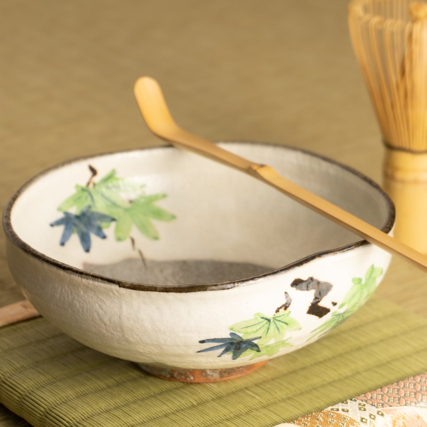 抹茶碗(平)　白化粧"青楓"　与し三 KOTOPOTTER