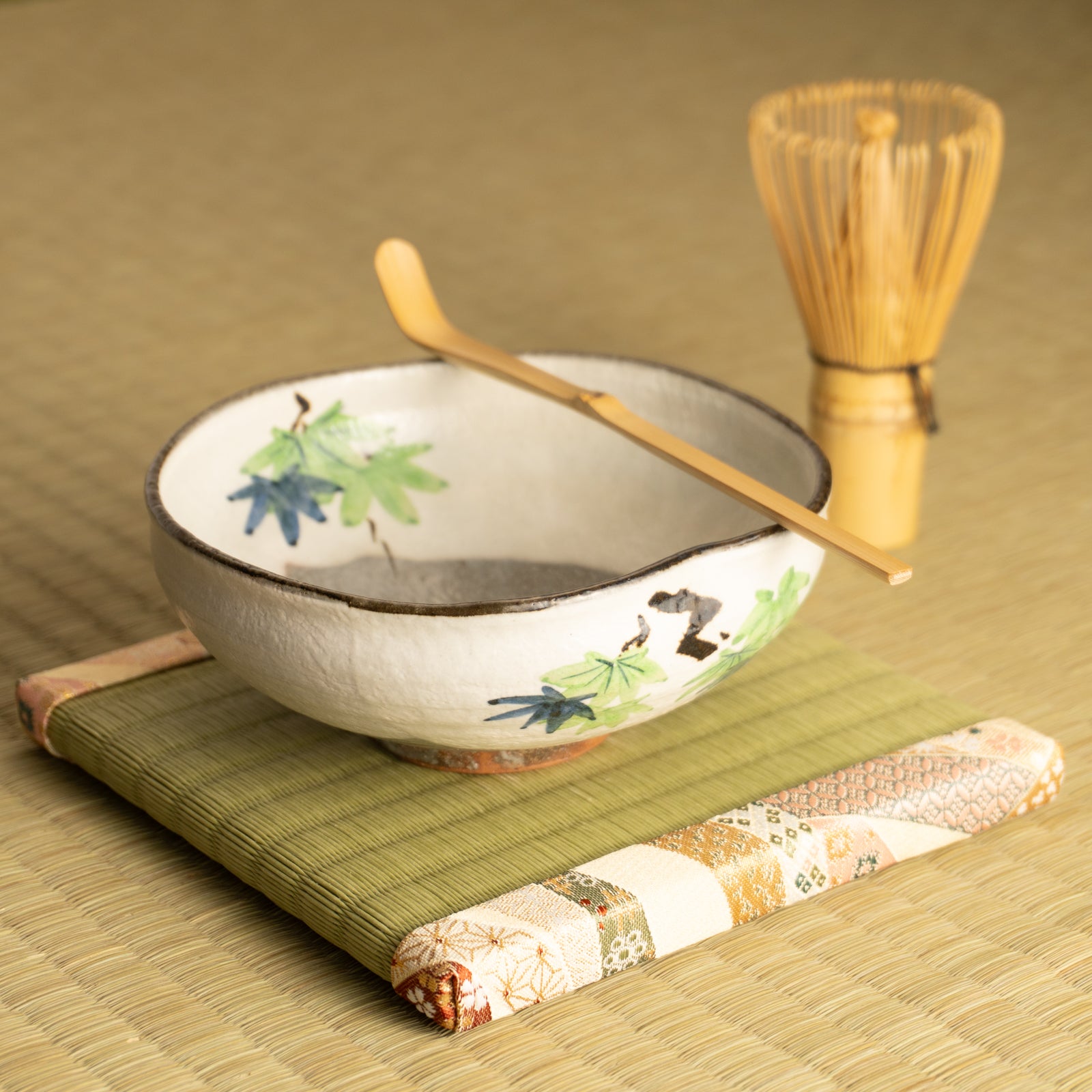 抹茶碗(平)　白化粧"青楓"　与し三 KOTOPOTTER